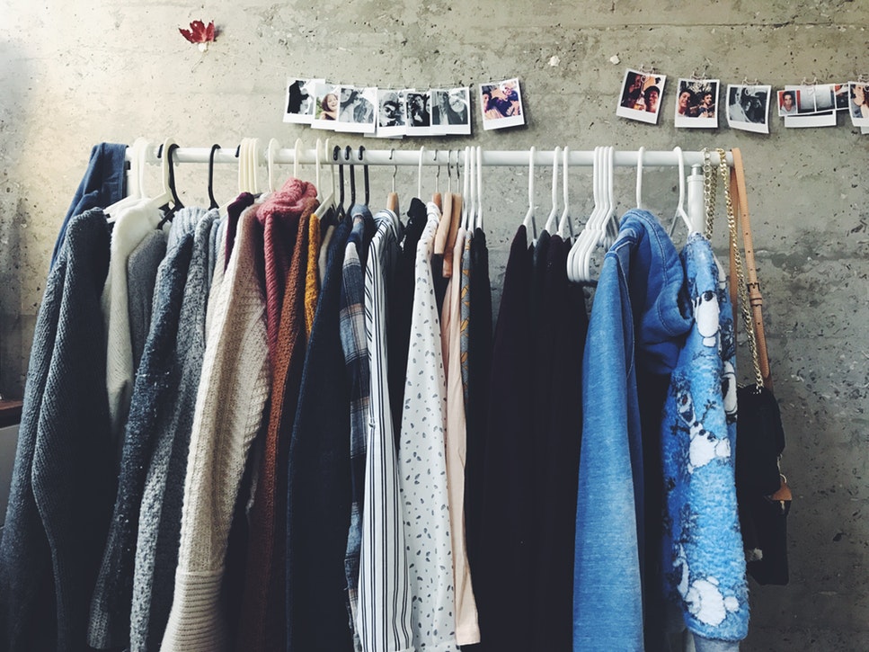 أفكار صور الخريف لـ Instagram - ملابس على علاقة