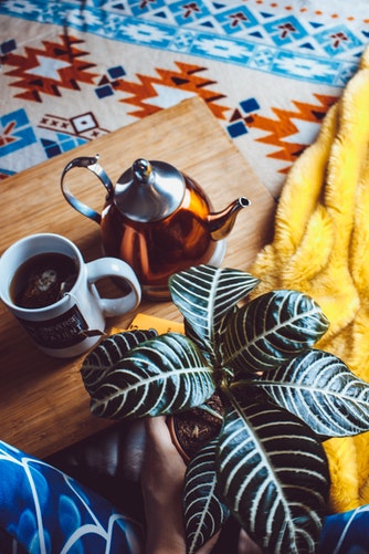 أفكار صور الخريف لـ Instagram - شاي في السرير