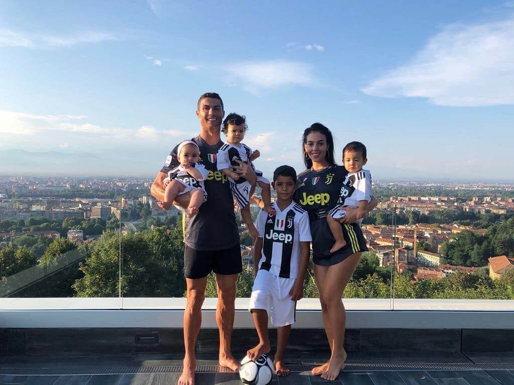 كريستيانو رونالدو مع عائلته في Instagram