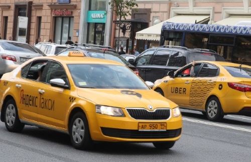 تاكسي ياندكس وسيارة أوبر